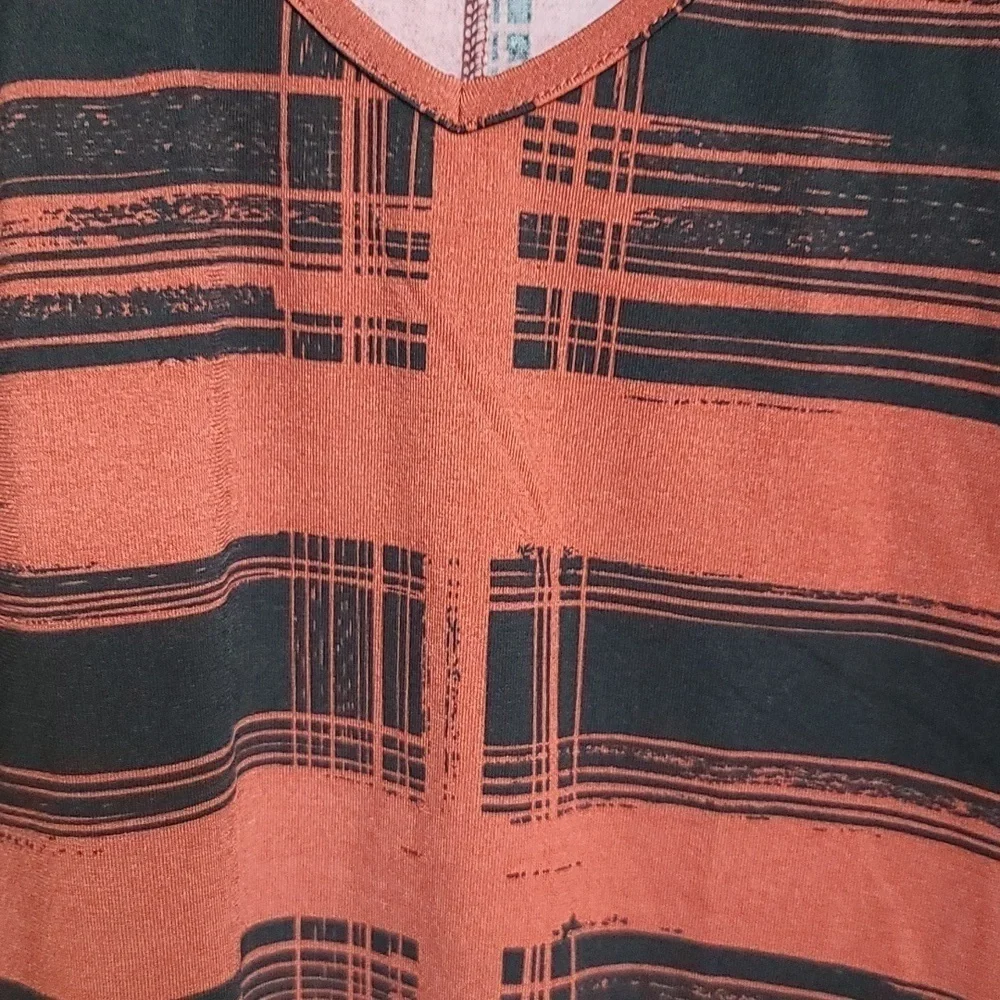 NWT Avenue Womens Blouse Rust/Blk V-neck Stretch Comfort Size 18/20 - Picture 3 of 9